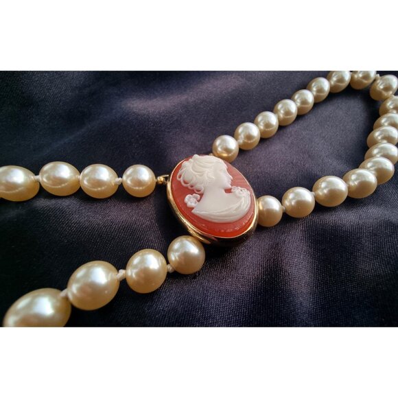 Rare Find Vintage RICHELIEU Signed Faux Pearls Cameo Bracelet Victorian Style - Picture 2 of 4